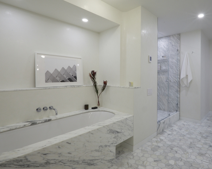 Upper East Side Post-War Apartment - 0