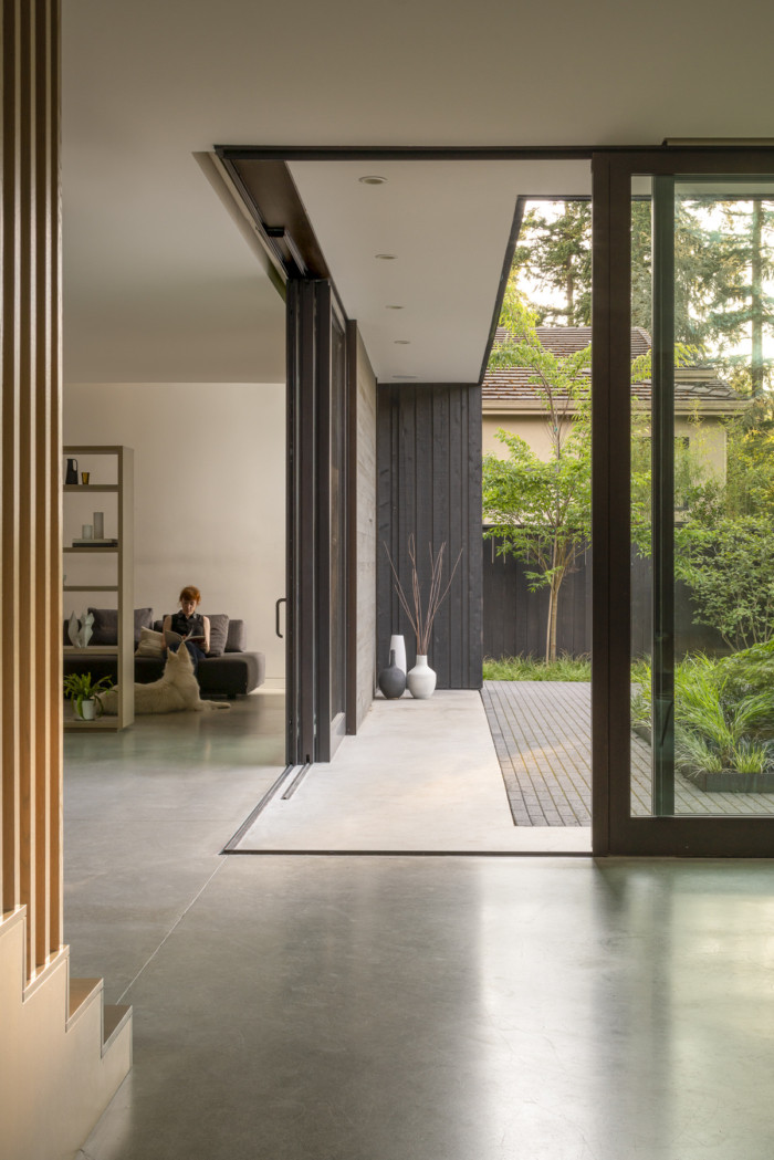 Yo-Ju Courtyard House - 0