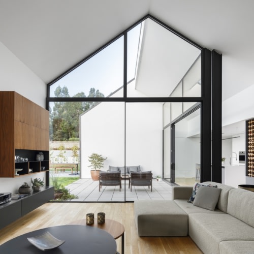 recent Santo Tirso House home design projects