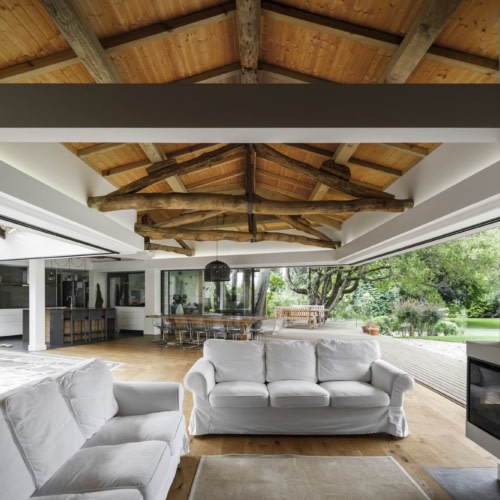 recent Calçada House home design projects